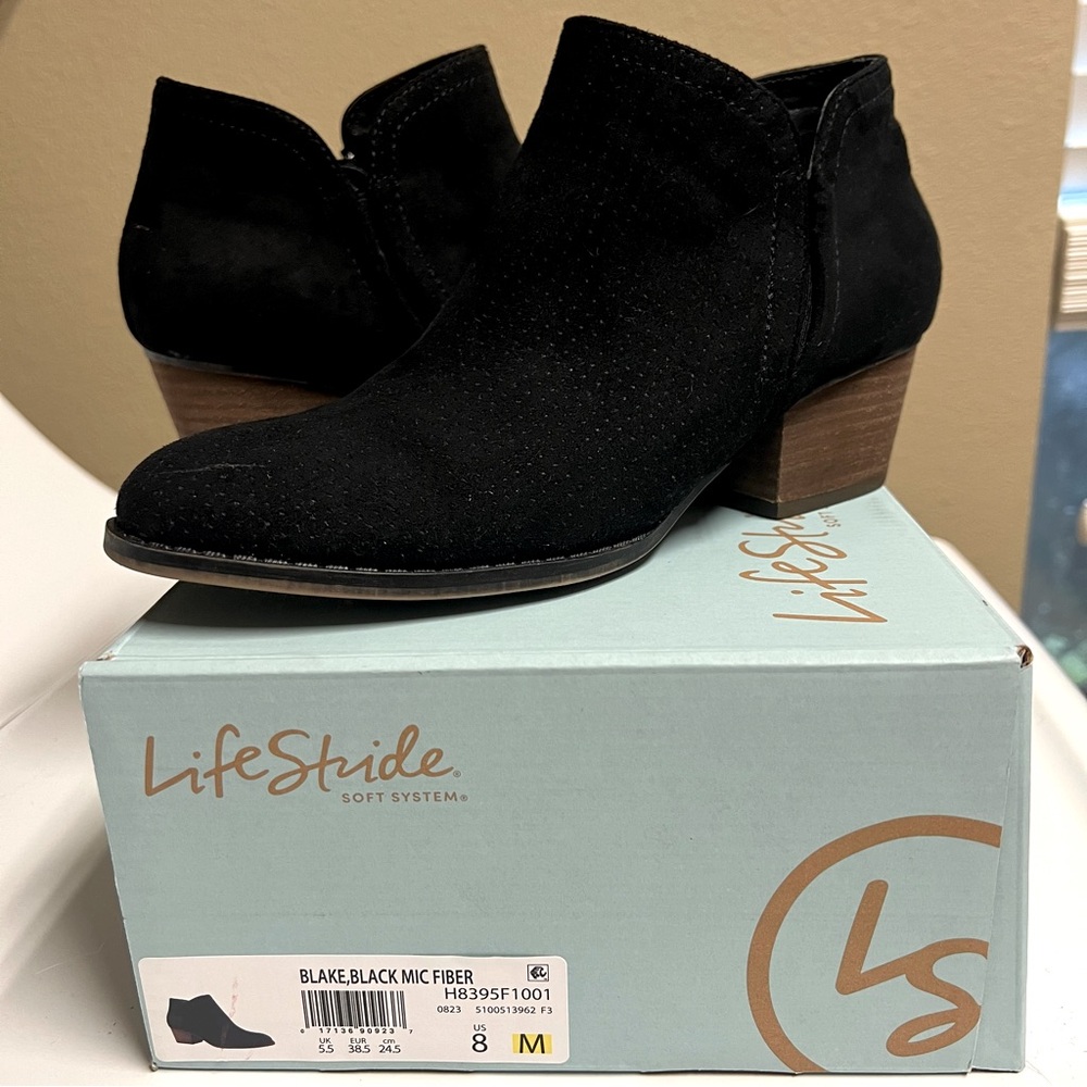 LifeStride Ladies booties size 8; black with side zipper; excellent condition